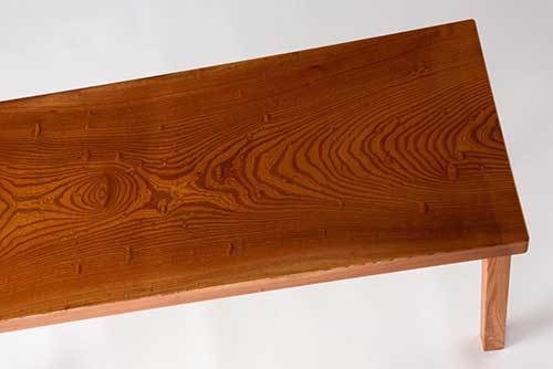 会太銘木店　茨城県常陸太田　欅ケヤキのテーブルを天板の上から見た画像